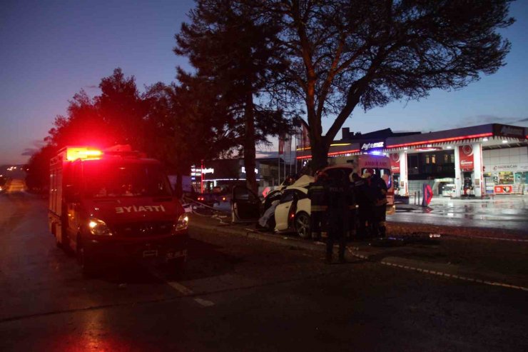 Annenin öldüğü, baba ve çocuklarının yaralandığı kaza kamerada