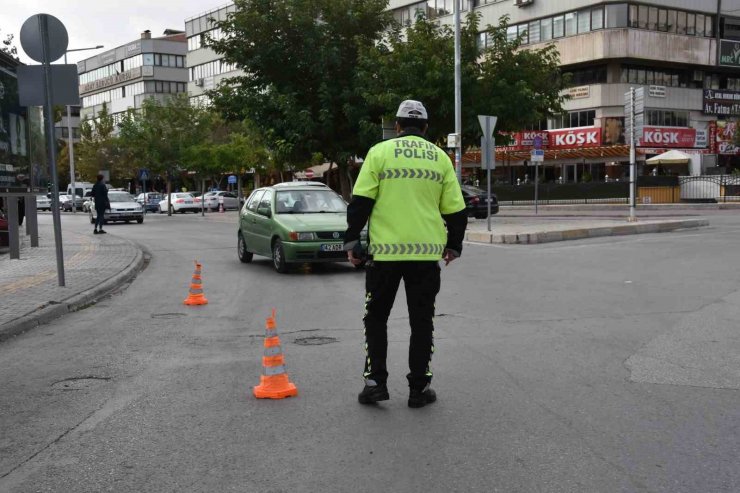 Konya’da trafik polisleri yaya geçidi kullanımına dikkat çekti