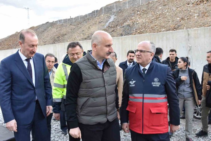 Bakan Karaismailoğlu, Ankara-Sivas Hızlı Tren Hattı’nda incelemelerde bulundu: "Açılışına günler kaldı"