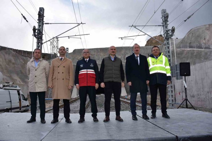 Bakan Karaismailoğlu, Ankara-Sivas Hızlı Tren Hattı’nda incelemelerde bulundu: "Açılışına günler kaldı"