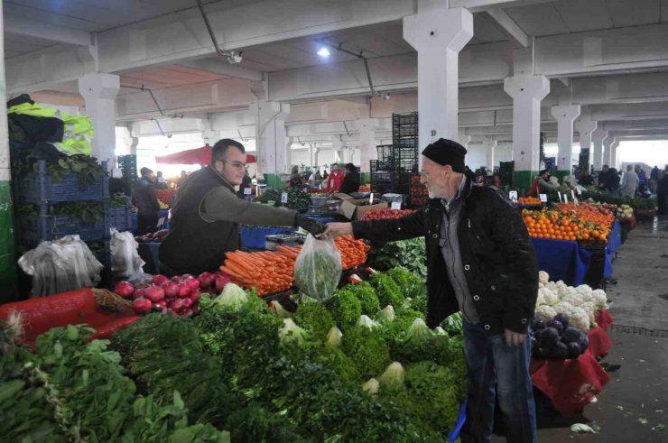 Pazarcı esnafı kontrolsüz ve plansız üretimden, satıştan dertli