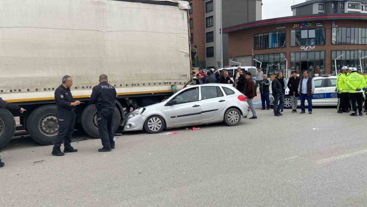 Konya’da otomobil park halindeki tıra çarptı: 1 ölü, 3 yaralı