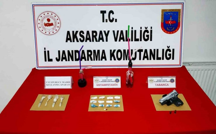 Uyuşturucu tacirlerine jandarma baskını: 3 gözaltı