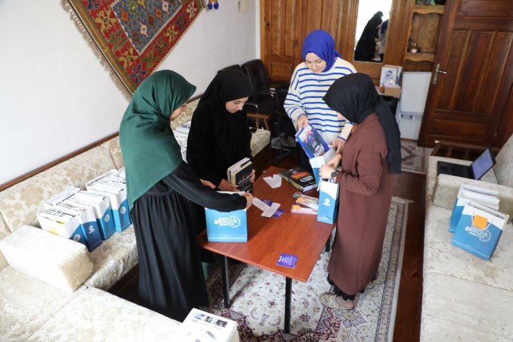 Depremzede öğrenciler için başlatılan kitap kampanyası devam ediyor