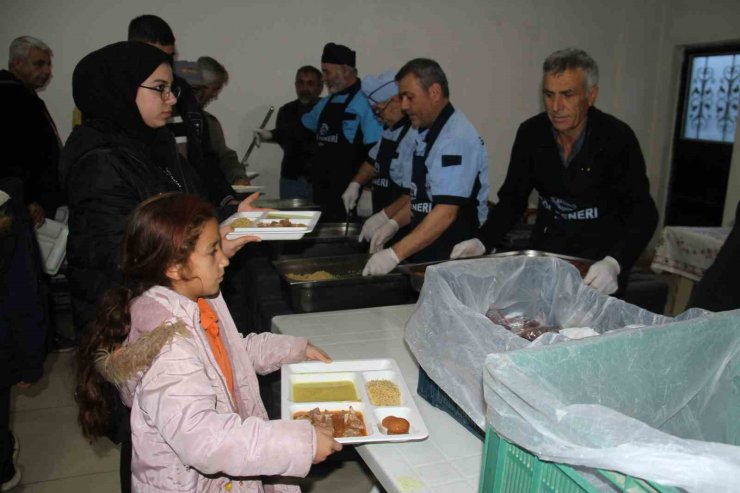 Göl Feneri Derneği Aşevi Ramazanda her gün bin kişiyi doyuruyor