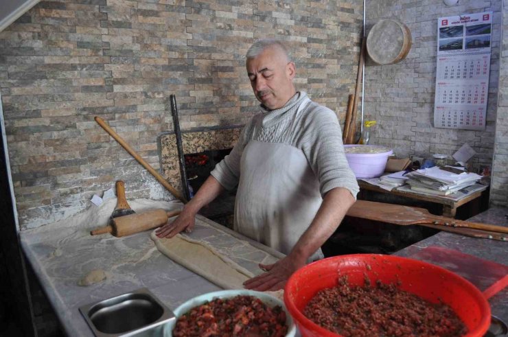 Ramazan ayında pide geleneğinden vazgeçilmedi