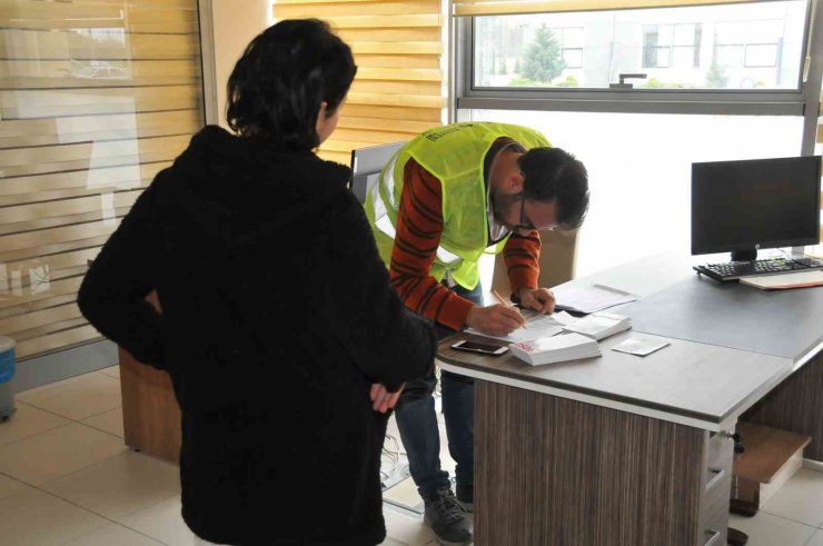 Akşehir Belediyesinden depremzedelere yardım çeki