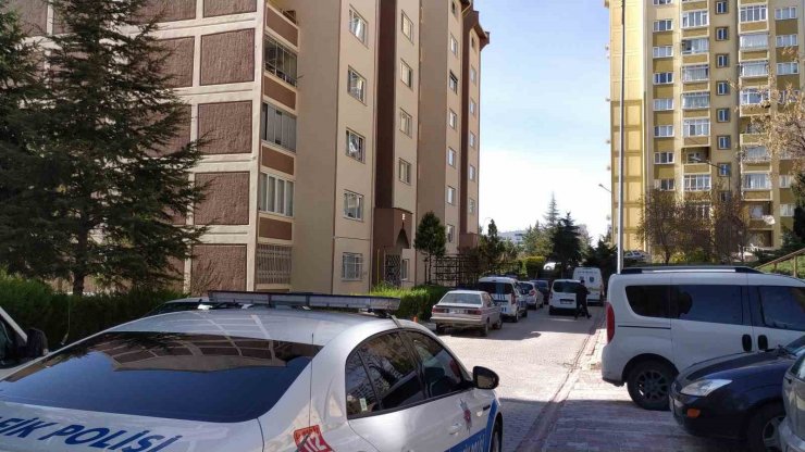 Cinnet getiren emekli polis, karısını ve çocuklarını beylik silahıyla vurdu