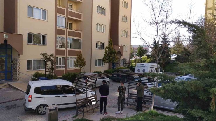 Cinnet getiren emekli polis, karısını ve çocuklarını beylik silahıyla vurdu