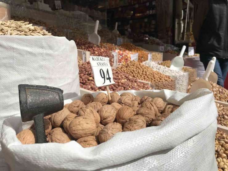 Bayramlık ikramlar için alışveriş yoğunluğu başladı