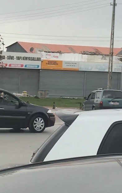 Yoğun trafik arasında drift terörü