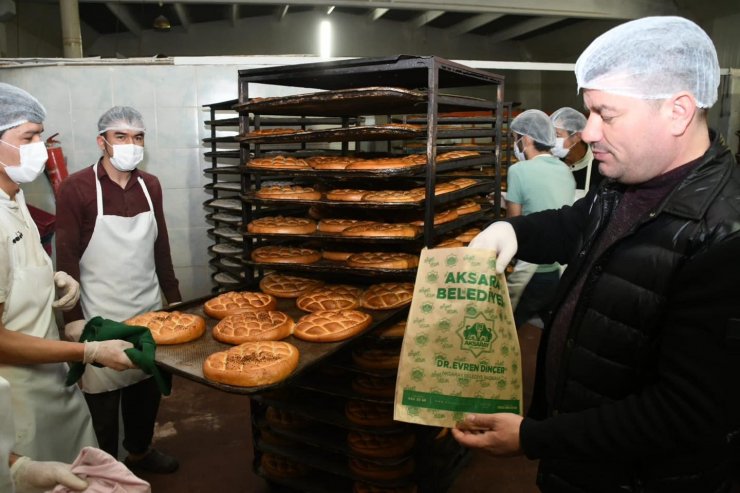 Aksaray’da 30 bin tahinli ve 130 bin Ramazan pidesi dağıtıldı