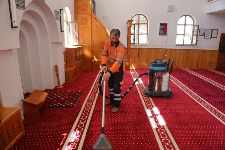 Aksaray’da camiler bayram namazına hazırlanıyor