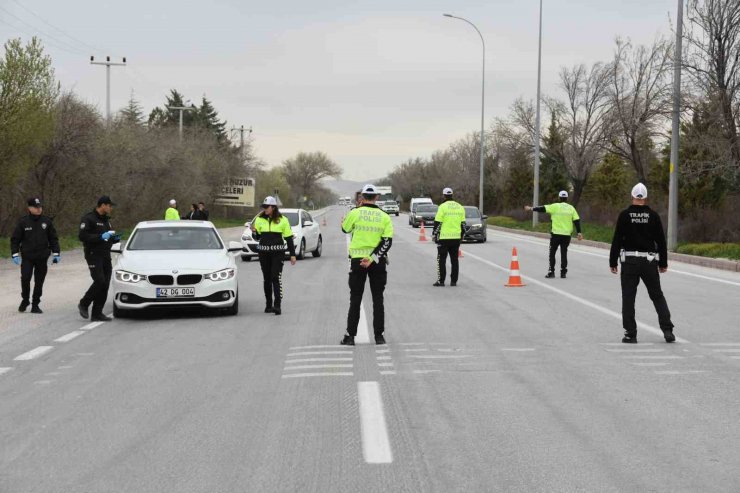 Konya polisinden bayram tatili yolundaki sürücülere uyarı