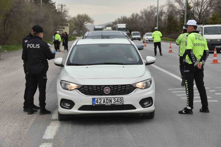 Konya polisinden bayram tatili yolundaki sürücülere uyarı