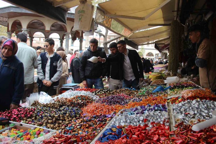 Konya’da bayram alışverişini son günlere bırakanlar yoğunluk oluşturdu