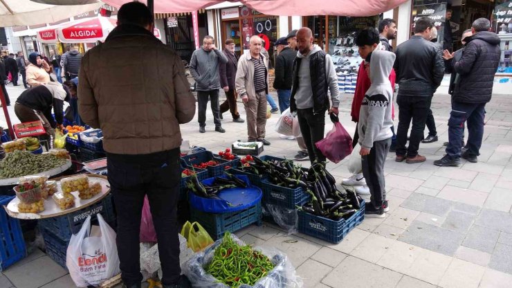 Yozgat’ta çarşı ve pazarda bayram yoğunluğu yaşanıyor