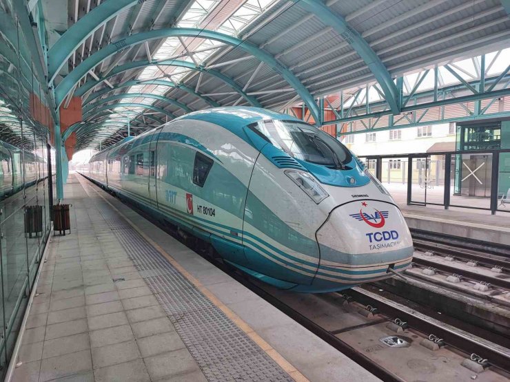 Yüksek hızlı tren Sivaslıları heyecanlandırdı