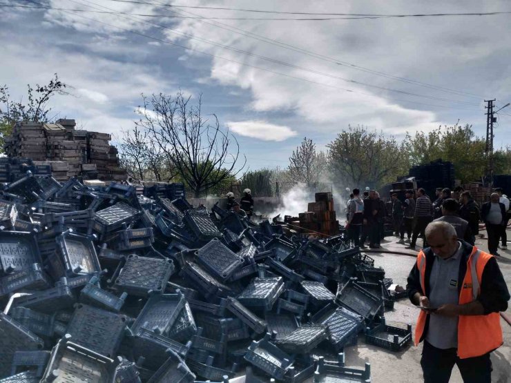 Sebze halindeki yangın büyümeden söndürüldü