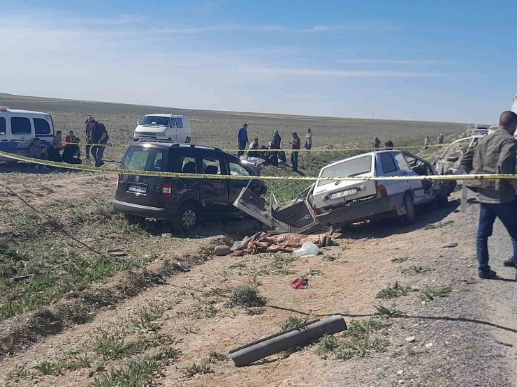 Konya’da hafif ticari araç ile otomobil çarpıştı: 5 ölü, 2 yaralı