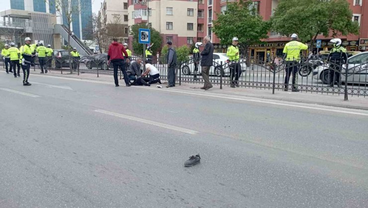 Otomobilin çarptığı kadına ilk müdahaleyi yoldan geçen doktor yaptı