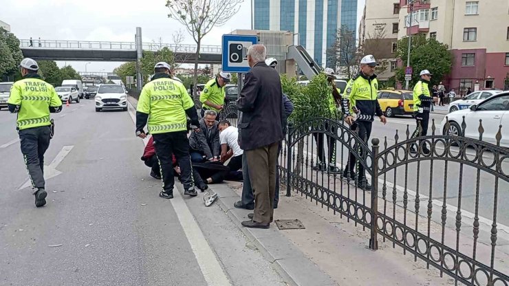 Otomobilin çarptığı kadına ilk müdahaleyi yoldan geçen doktor yaptı