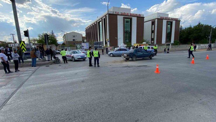 Konya’da otomobil ve motosiklet çarpıştı: 2 yaralı