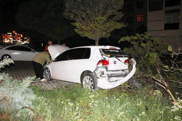 Konya’da kontrolden çıkan araç yayaya çarptı: 3 yaralı