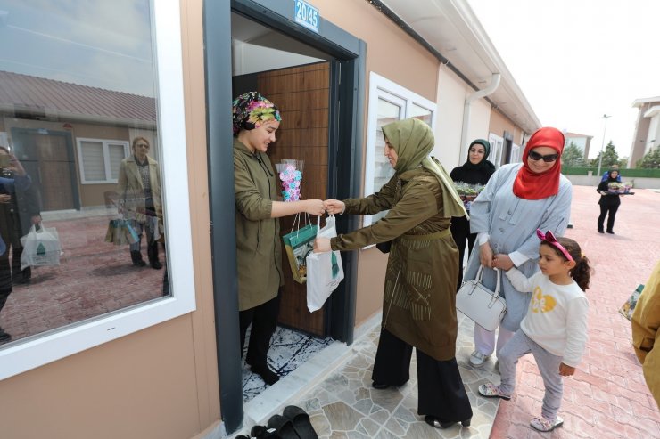 Karatay Konukevindeki annelere Anneler Günü sürprizi