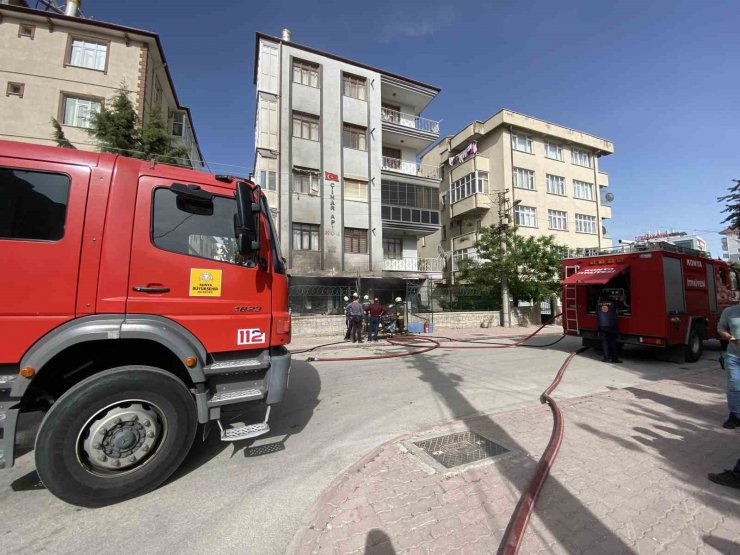 Konya’da depodaki yatak ve bazalar yandı