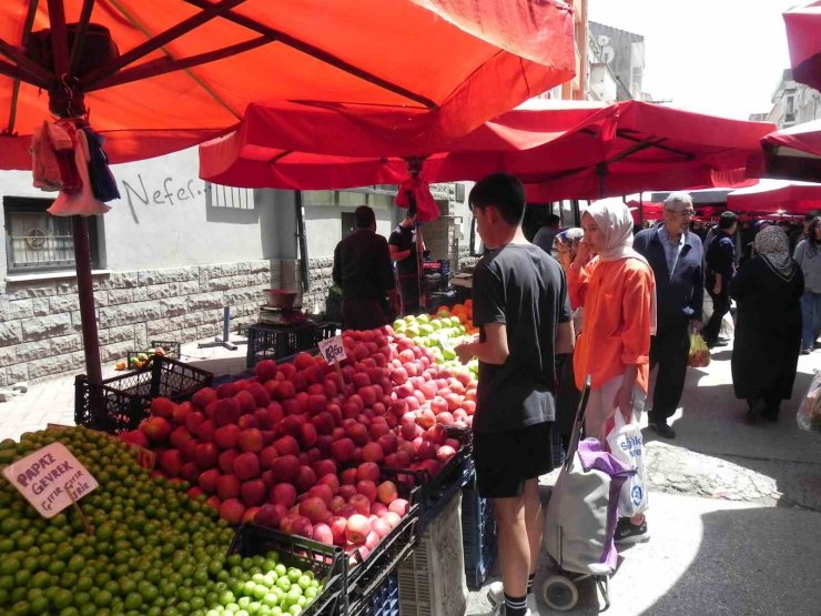 Eskişehir’deki pazarlarda bazı ürünlerin fiyatları azaldı, bazılarının ise arttı