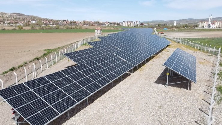 İlçenin elektrik ihtiyacını karşılıyor, belediyenin kasası doluyor