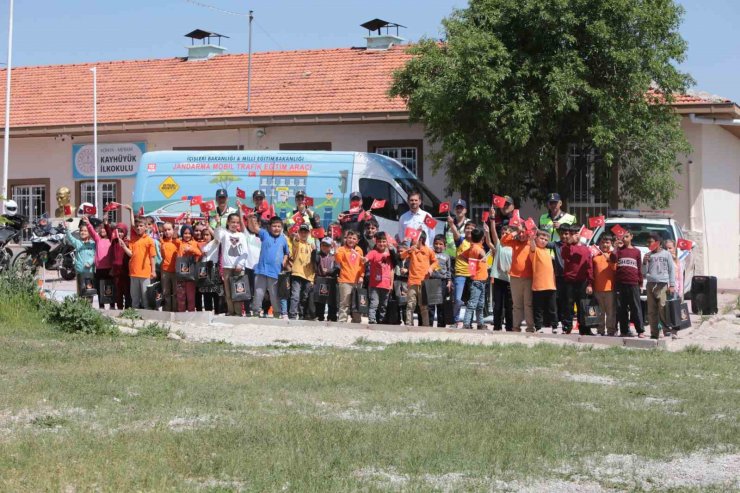 Ders zili bu sefer jandarma ekiplerinin eğitimi için çaldı