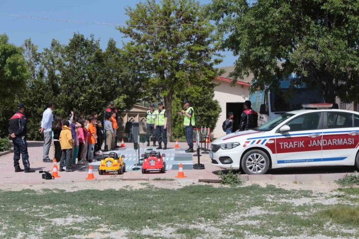 Ders zili bu sefer jandarma ekiplerinin eğitimi için çaldı