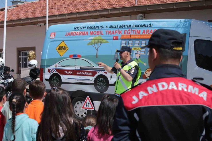 Ders zili bu sefer jandarma ekiplerinin eğitimi için çaldı