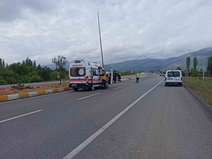 Takla atarak hurdaya dönen otomobilden aynı aileden 5 kişi yaralandı