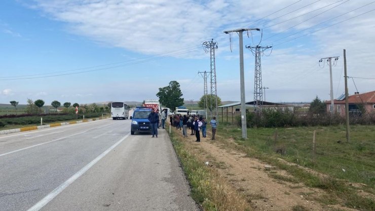 Tarım işçilerini taşıyan minibüs devrildi: 1 ölü, 8 yaralı