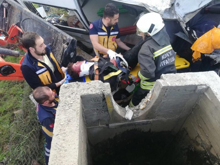 Tarım işçilerini taşıyan minibüs devrildi: 1 ölü, 8 yaralı