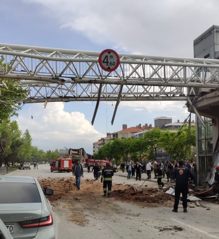 Konya’da vincin çarptığı üst geçitteki çocuk yaralandı