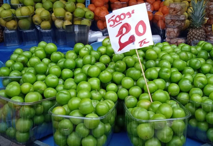 Manavda tezgâhların gözdesi papaz eriği