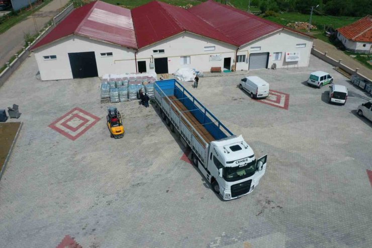 Akdağmadeni’nden deprem bölgesine yardımlar sürüyor