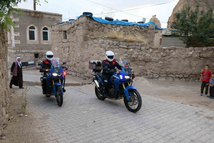 Motosikletli jandarma timleri tarihi mekanlarda kuş uçurtmuyor