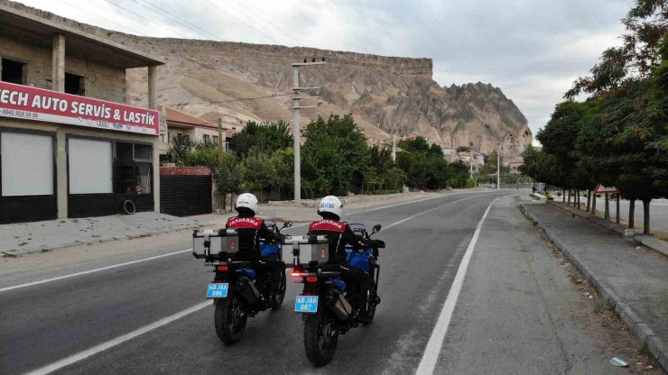 Motosikletli jandarma timleri tarihi mekanlarda kuş uçurtmuyor