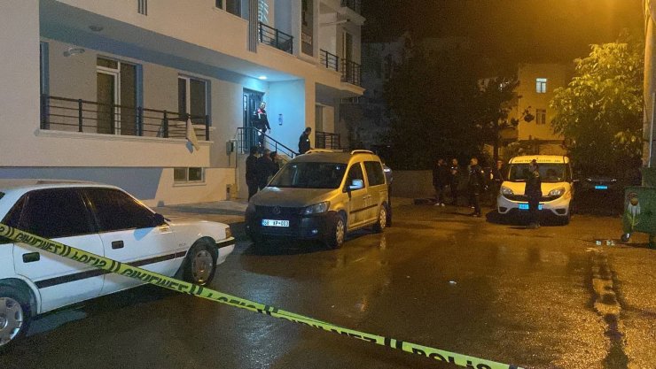 Ayrılmak isteyen polis sevgilisini başından vurdu