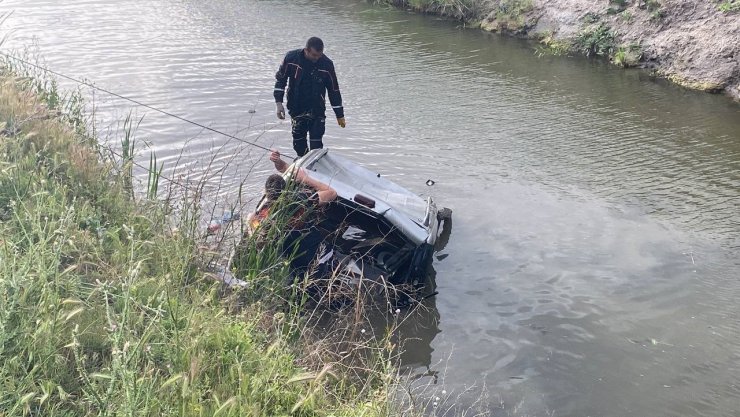 Aksaray’da araç kanala düştü: 1 ölü, 1 yaralı