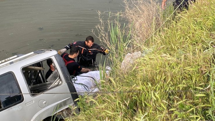 Aksaray’da araç kanala düştü: 1 ölü, 1 yaralı