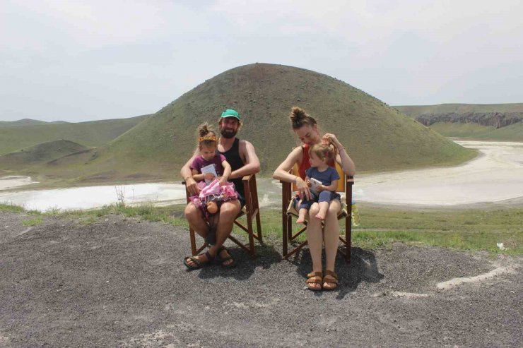 Hollandalı turist aile Meke Gölü’nde