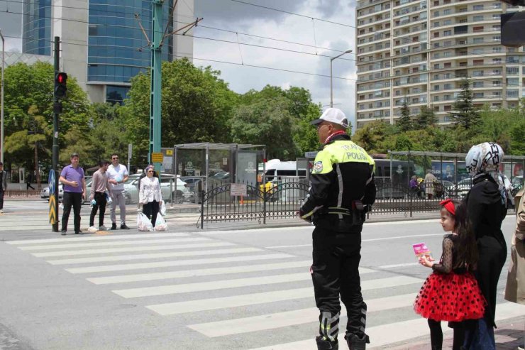 Kurallara uymayan yayalar kazaya davetiye çıkarıyor