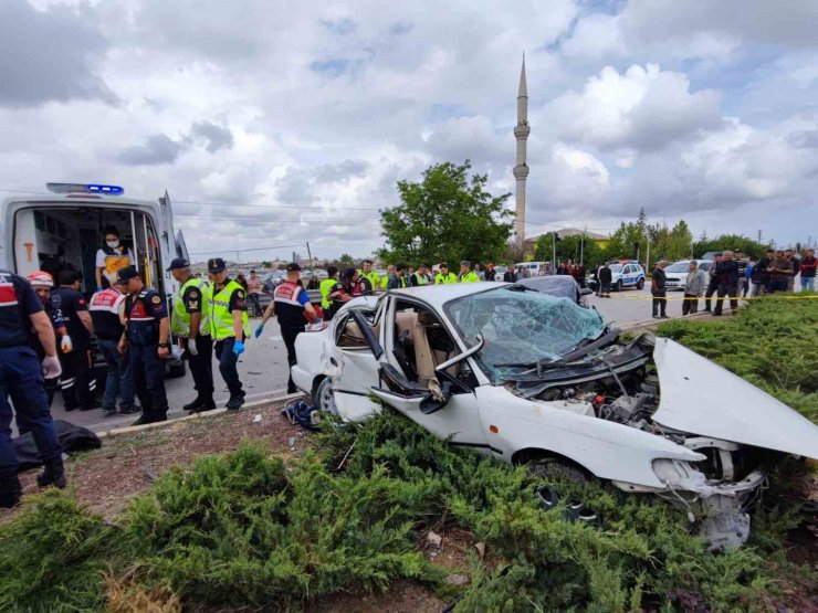 Aksaray’da 2 otomobil çarpıştı: 3 ölü, 2 ağır yaralı