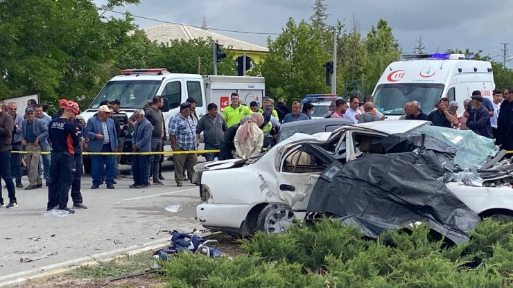 Aksaray’da 2 otomobil çarpıştı: 3 ölü, 2 ağır yaralı